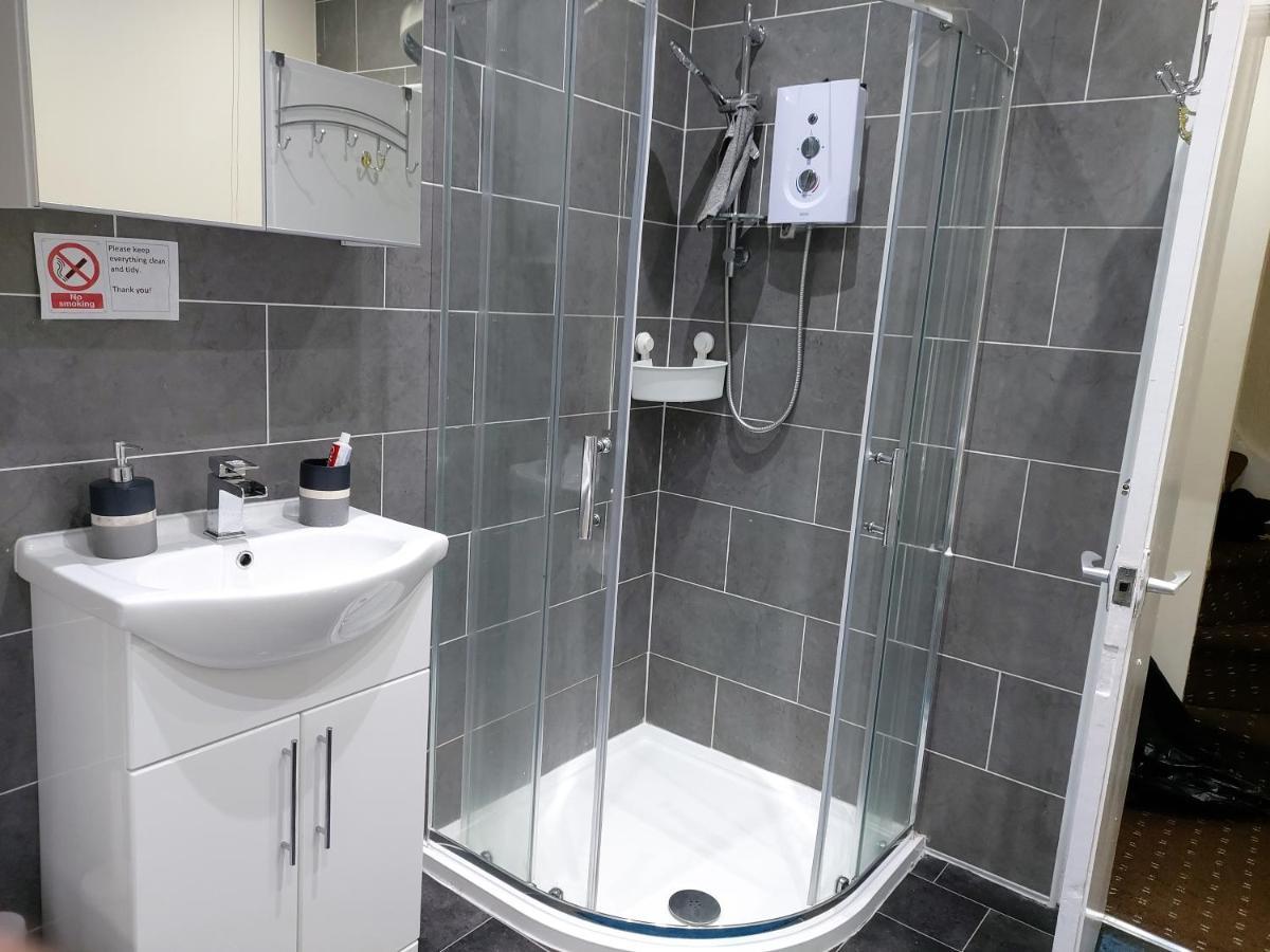 Spacious Two Bedroom House, Parking And Wifi Λιντς Εξωτερικό φωτογραφία