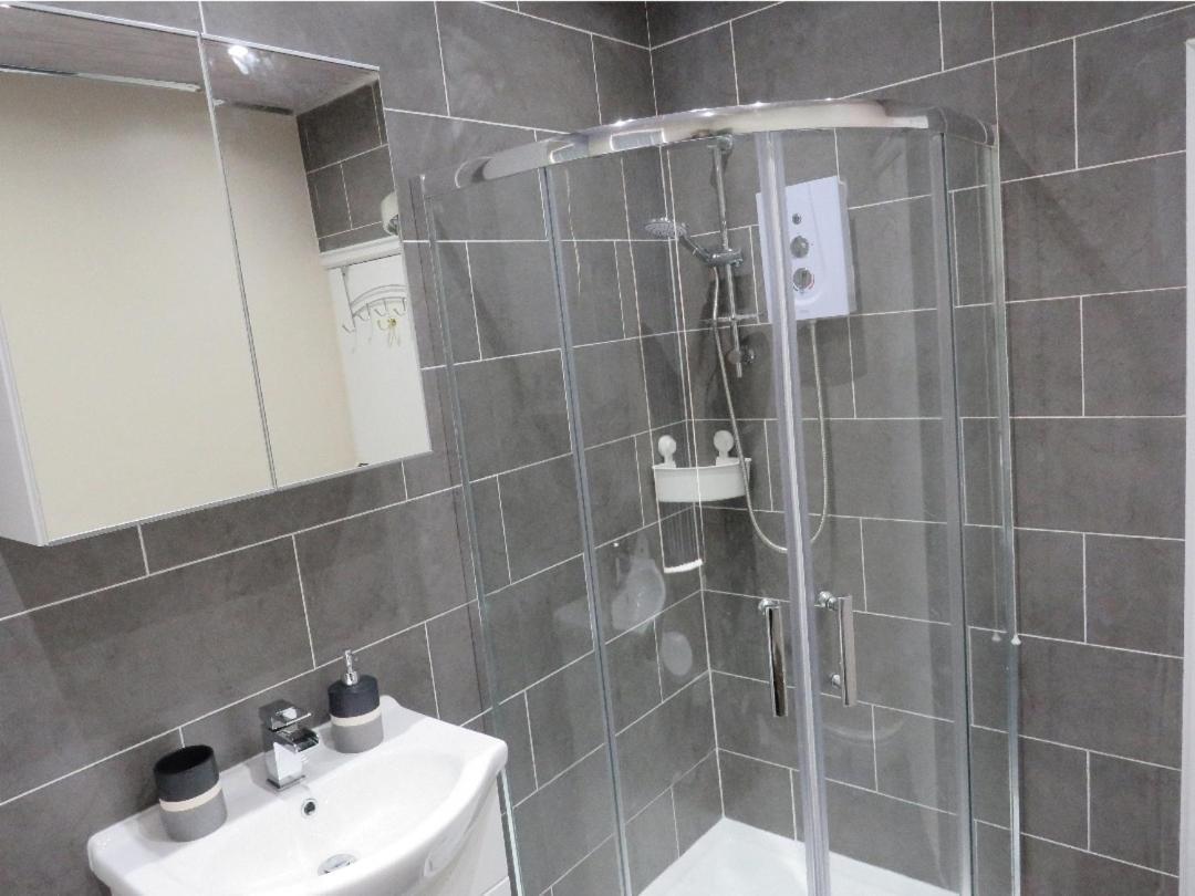 Spacious Two Bedroom House, Parking And Wifi Λιντς Εξωτερικό φωτογραφία