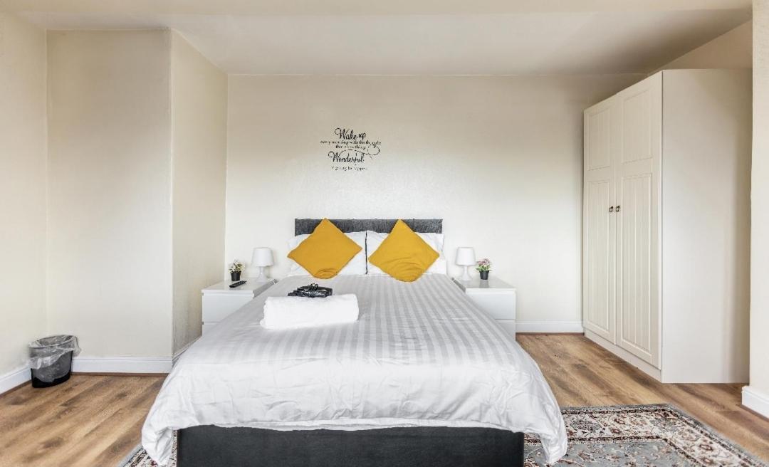 Spacious Two Bedroom House, Parking And Wifi Λιντς Εξωτερικό φωτογραφία